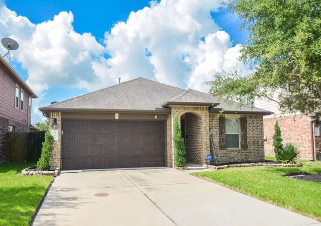 Photo 2 of Single family home for sale at 342 Glencarry Trl, Rosharon, TX 77583 | MLS# 37879854 | Listing updated on 2026-09-08