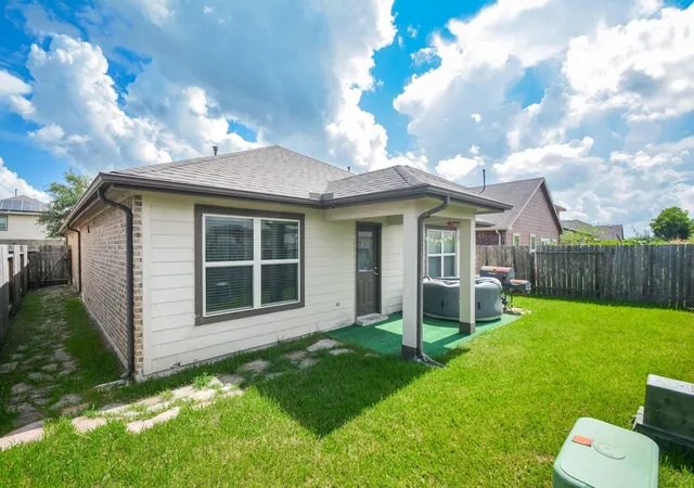 Photo 2 of Single family home for sale at 342 Glencarry Trl, Rosharon, TX 77583 | MLS# 37879854 | Listing updated on 2026-09-08