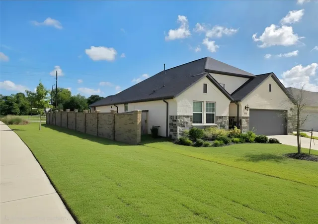 Photo 2 of Single family home for sale at 1903 Hickory Grv Ln, Tomball, TX 77375 | MLS# 22140471 | Listing updated on 2026-09-04