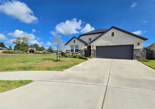 Photo 3 of Single family home for sale at 1903 Hickory Grv Ln, Tomball, TX 77375 | MLS# 22140471 | Listing updated on 2026-09-04