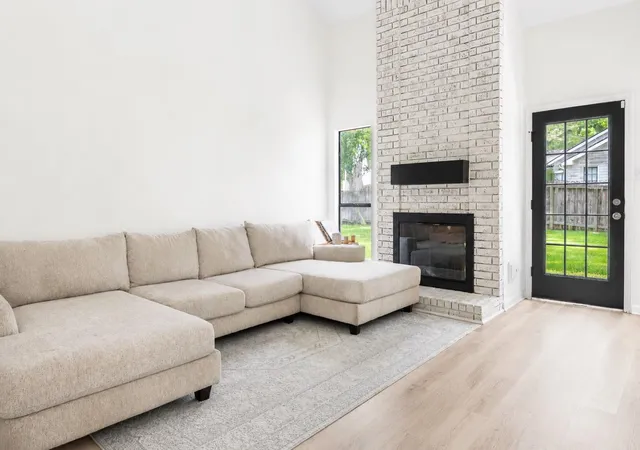 Photo 3 of Single family home for sale at 3515 Grv Oaks Dr, Kingwood, TX 77339 | MLS# 62633618 | Listing updated on 2026-09-09