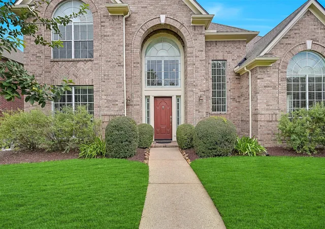 Photo 3 of Single family home for sale at 2872 Everett Dr, Friendswood, TX 77546 | MLS# 11609460 | Listing updated on 2026-09-12