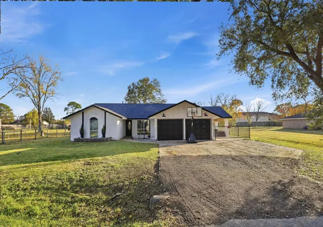 Photo 1 of Single family home for sale at 2414 Loch Lomond St, Highlands, TX 77562 | MLS# 4011921 | Listing updated on 2026-09-22