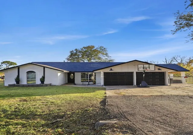 Photo 3 of Single family home for sale at 2414 Loch Lomond St, Highlands, TX 77562 | MLS# 4011921 | Listing updated on 2026-09-22