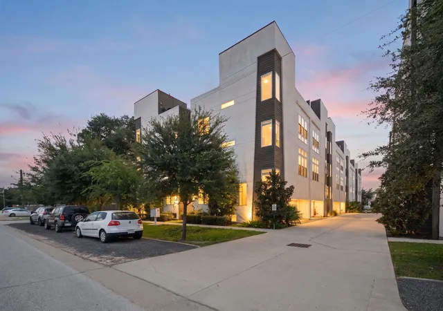 Photo 1 of Townhouse for sale at 1156 W 19th Street, Houston, TX 77008 | MLS# 48754983 | Listing updated on 2026-09-18