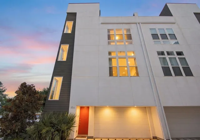 Photo 2 of Townhouse for sale at 1156 W 19th Street, Houston, TX 77008 | MLS# 48754983 | Listing updated on 2026-09-18