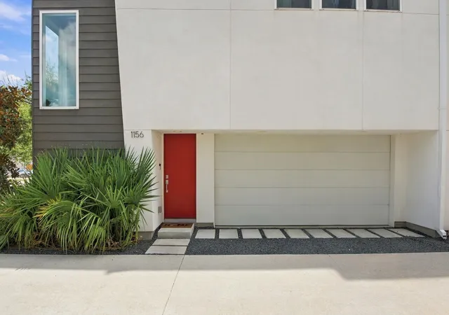 Photo 3 of Townhouse for sale at 1156 W 19th Street, Houston, TX 77008 | MLS# 48754983 | Listing updated on 2026-09-18