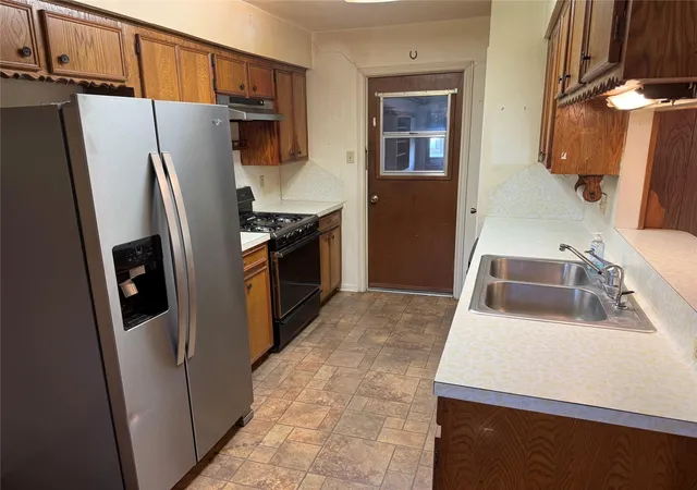 Photo 3 of Single family home for sale at 13715 Brightfield Dr, Sugar Land, TX 77498 | MLS# 20396787 | Listing updated on 2026-10-07