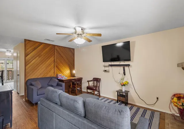 Photo 2 of Townhouse for sale at 2521 Crosstimbers St #H3, Huntsville, TX 77320 | MLS# 64648636 | Listing updated on 2026-09-25