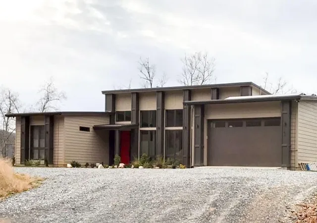 Photo 2 of Single family home for sale at 611 Hillcrest Cir, Huntsville, TX 77340 | MLS# 14634660 | Listing updated on 2026-09-11