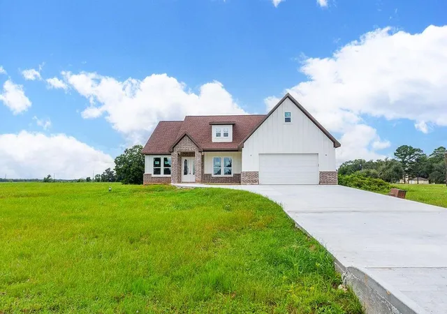 Photo 2 of Single family home for sale at 206 Shetland Ct, Angleton, TX 77515 | MLS# 44983111 | Listing updated on 2026-09-23