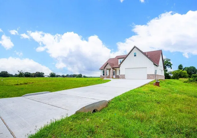 Photo 3 of Single family home for sale at 206 Shetland Ct, Angleton, TX 77515 | MLS# 44983111 | Listing updated on 2026-09-23