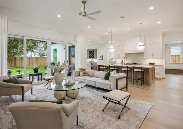 Photo 4 of Single family home for sale at 1618 Ronson Rd, Houston, TX 77055 | MLS# 17255729 | Listing updated on 2026-09-12