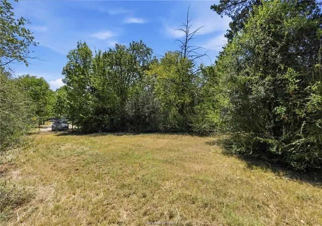 Listing Photo 4 - Condo for sale in building located at 1308 N Sims Ave, Bryan, TX 77803
