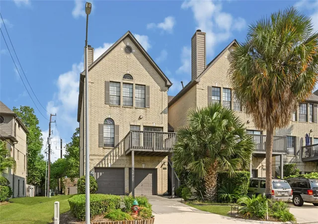 Townhouse for sale at 2607 Sailboat Dr, Houston, TX 77058 | MLS# 81246704