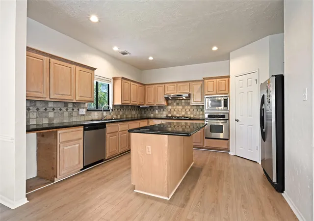 Photo 2 of Townhouse for sale at 2607 Sailboat Dr, Houston, TX 77058 | MLS# 81246704 | Listing updated on 2026-09-19