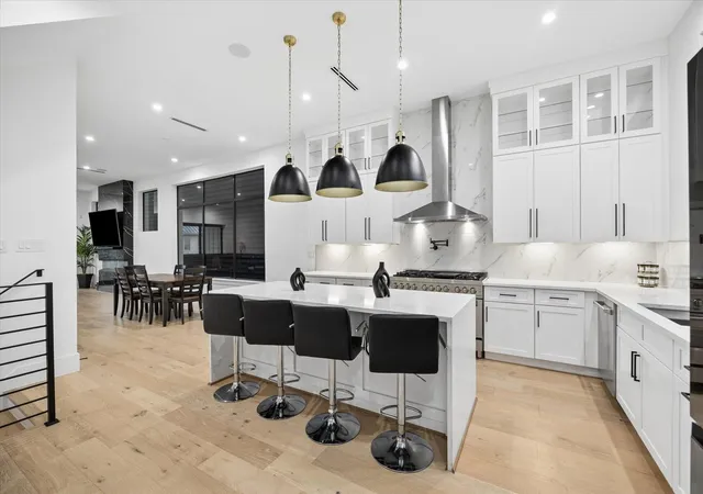 Photo 1 of Single family home for sale at 209 W 10th 1/2 St, Houston, TX 77008 | MLS# 89086761 | Listing updated on 2026-09-24