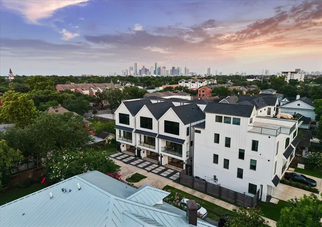 Photo 4 of Single family home for sale at 209 W 10th 1/2 St, Houston, TX 77008 | MLS# 89086761 | Listing updated on 2026-09-24