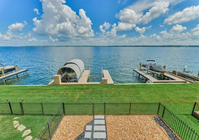 Photo 1 of Townhouse for sale at 4 Regency Point, Montgomery, TX 77356 | MLS# 69585728 | Listing updated on 2026-09-23