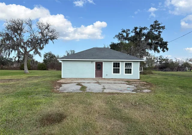 Photo 3 of Sale Pending at 718 County Rd 388, Brazoria, TX 77422 | MLS# 30681979 | Listing updated on 2026-09-15