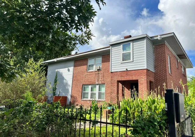 Photo 1 of Multi family home for sale at 1922 Rosewood St, Houston, TX 77004 | MLS# 25814114 | Listing updated on 2026-09-09