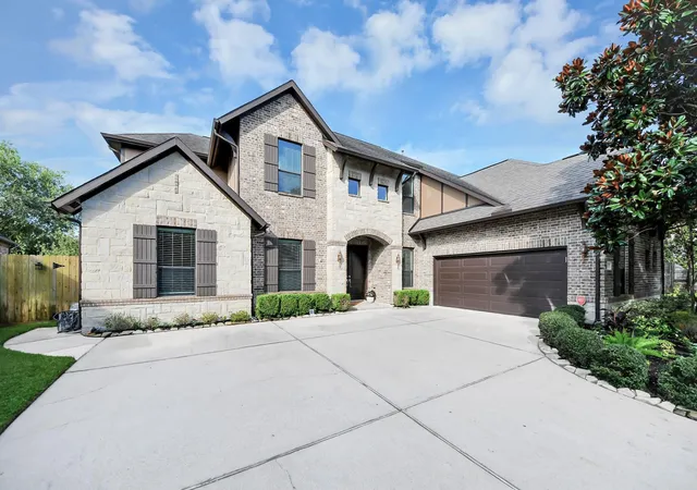 Photo 3 of Single family home for sale at 67 Azure Lake Ct, Katy, TX 77494 | MLS# 56220139 | Listing updated on 2026-09-05