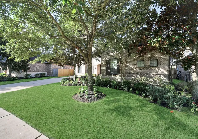 Photo 3 of Single family home for sale at 67 Azure Lake Ct, Katy, TX 77494 | MLS# 56220139 | Listing updated on 2026-09-05