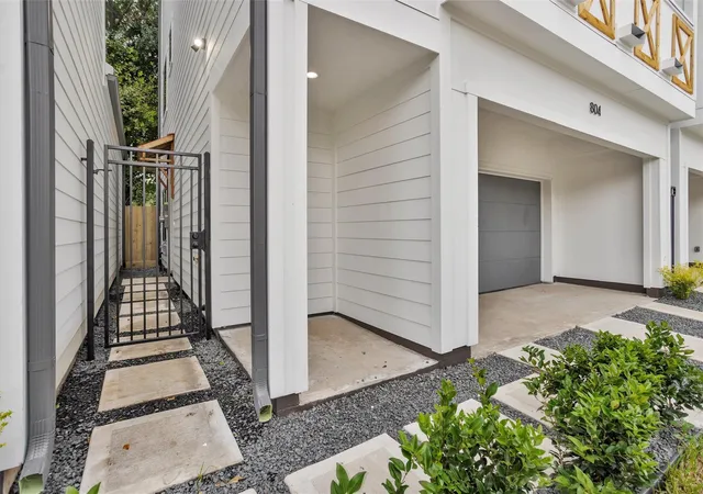 Photo 3 of Single family home for sale at 804 Schweikhardt St, Houston, TX 77020 | MLS# 49268063 | Listing updated on 2026-09-13