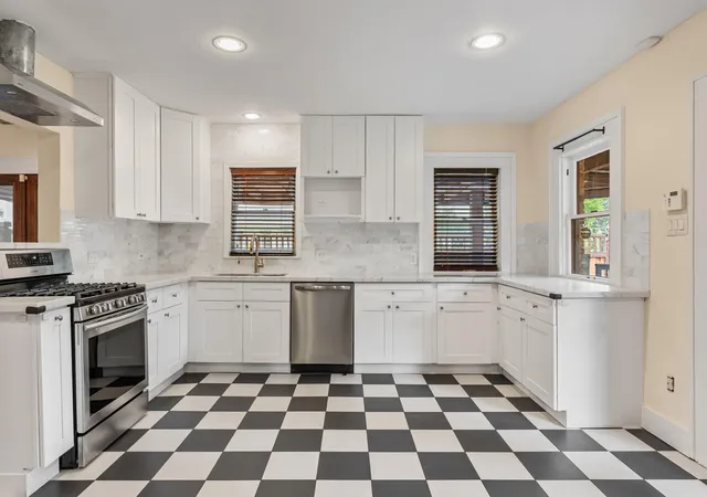Photo 3 of Single family home for sale at 701 E 17th Street, Houston, TX 77008 | MLS# 78774927 | Listing updated on 2026-10-08