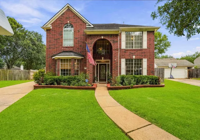 Photo 1 of Sale Pending at 4406 Plantation Crk Dr, Missouri City, TX 77459 | MLS# 71118835 | Listing updated on 2026-10-06