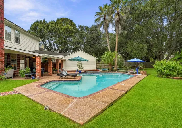Photo 2 of Sale Pending at 4406 Plantation Crk Dr, Missouri City, TX 77459 | MLS# 71118835 | Listing updated on 2026-10-06