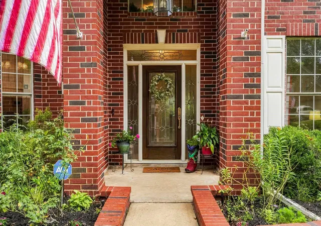 Photo 3 of Sale Pending at 4406 Plantation Crk Dr, Missouri City, TX 77459 | MLS# 71118835 | Listing updated on 2026-10-06