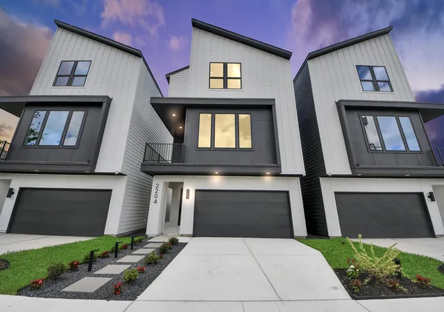 Photo 1 of Single family home for sale at 2204 Carr St, Houston, TX 77026 | MLS# 33929793 | Listing updated on 2026-09-20