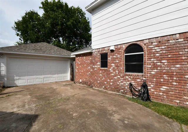 Photo 4 of Single family home for sale at 14706 W Bend Dr, Houston, TX 77082 | MLS# 4092668 | Listing updated on 2026-09-15