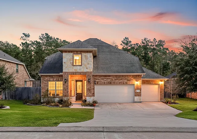 Photo 1 of Single family home for sale at 2007 Brookmont Dr, Conroe, TX 77301 | MLS# 15573025 | Listing updated on 2026-09-13
