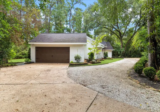 Photo 4 of Sale Pending at 2943 Kings Forest Dr, Kingwood, TX 77339 | MLS# 62795880 | Listing updated on 2026-09-18