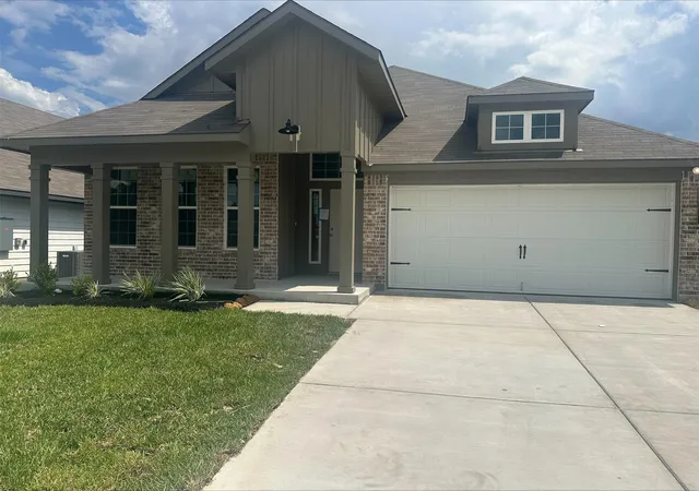 Single family home for sale at 138 Lacebark Loop, Huntsville, TX 77320 | MLS# 84861329 | Listing updated on 2026-09-19