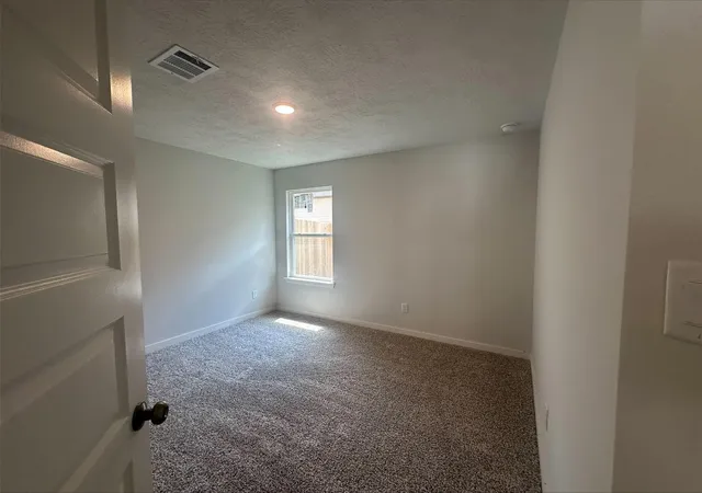 Photo 4 of Single family home for sale at 138 Lacebark Loop, Huntsville, TX 77320 | MLS# 84861329 | Listing updated on 2026-09-19