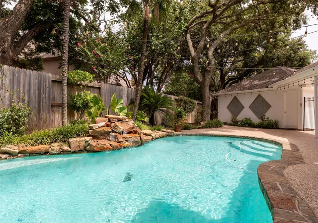 Photo 1 of Single family home for sale at 14 Sterling Ct, Sugar Land, TX 77479 | MLS# 79732471 | Listing updated on 2026-09-26