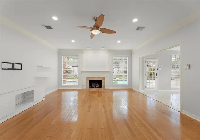 Photo 3 of Single family home for sale at 14 Sterling Ct, Sugar Land, TX 77479 | MLS# 79732471 | Listing updated on 2026-09-26