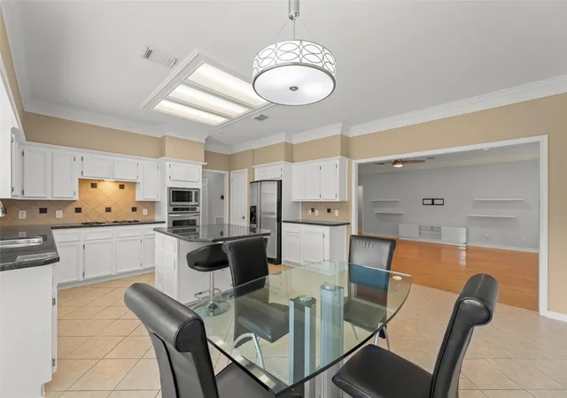 Photo 4 of Single family home for sale at 14 Sterling Ct, Sugar Land, TX 77479 | MLS# 79732471 | Listing updated on 2026-09-26