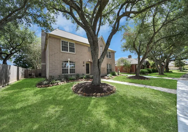 Photo 2 of Single family home for sale at 2502 Fairwind Dr, Houston, TX 77062 | MLS# 17306518 | Listing updated on 2026-10-07