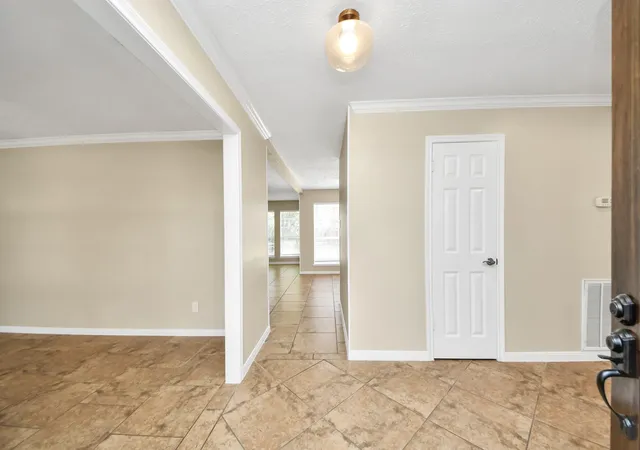 Photo 3 of Single family home for sale at 2502 Fairwind Dr, Houston, TX 77062 | MLS# 17306518 | Listing updated on 2026-10-07