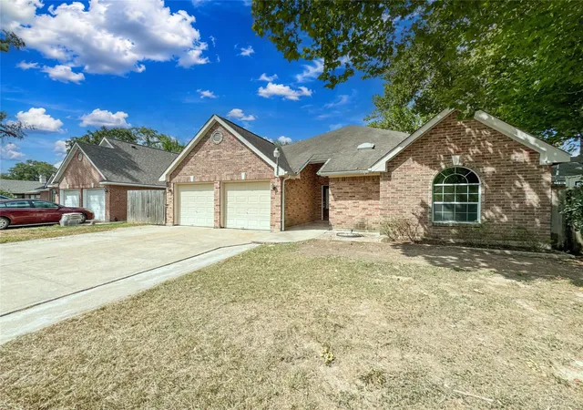 Photo 2 of Single family home for sale at 11114 Kirwin Ln, Houston, TX 77041 | MLS# 86987133 | Listing updated on 2026-09-24