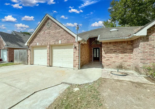 Photo 3 of Single family home for sale at 11114 Kirwin Ln, Houston, TX 77041 | MLS# 86987133 | Listing updated on 2026-09-24