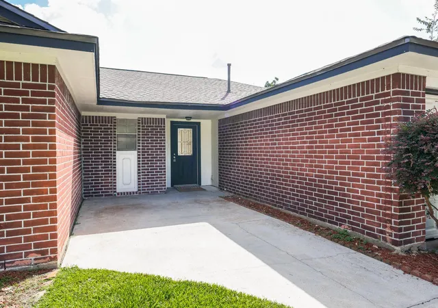Photo 3 of Single family home for sale at 11302 Paramount Ln, Houston, TX 77067 | MLS# 81046615 | Listing updated on 2026-10-07