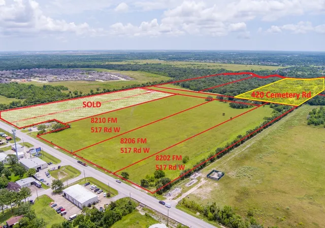 Photo 1 of Land for sale at 420 Cemetery Rd, Dickinson, TX 77539 | MLS# 10946597 | Listing updated on 2026-09-23