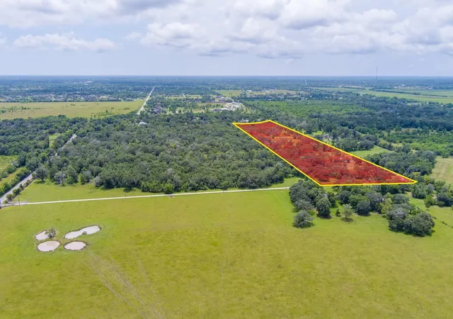 Photo 2 of Land for sale at 420 Cemetery Rd, Dickinson, TX 77539 | MLS# 10946597 | Listing updated on 2026-09-23
