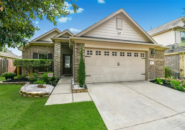 Photo 1 of Single family home for sale at 652 Maple Point Dr E, Conroe, TX 77301 | MLS# 88149176 | Listing updated on 2026-09-26