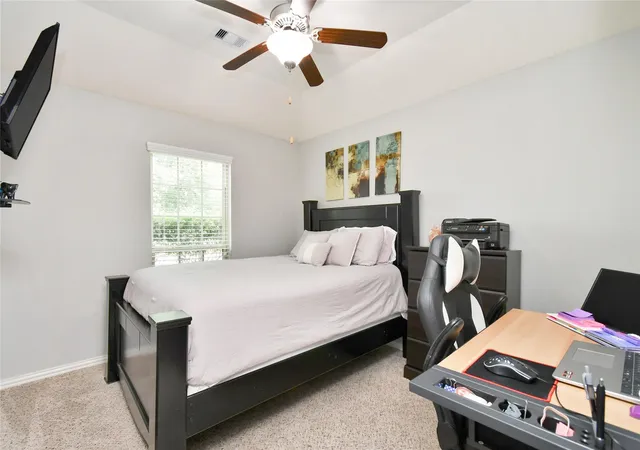Photo 4 of Single family home for sale at 652 Maple Point Dr E, Conroe, TX 77301 | MLS# 88149176 | Listing updated on 2026-09-26